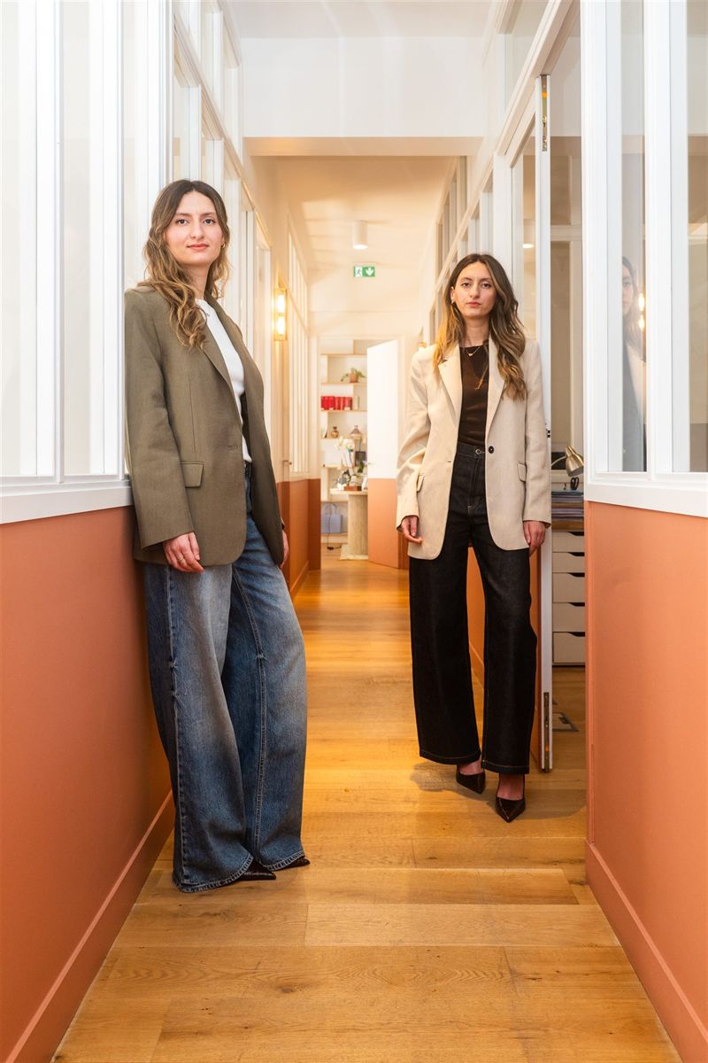Willia et Soraya Zouaoui, avocates fondatrices de Zeyta, dans les locaux du cabinet à Paris