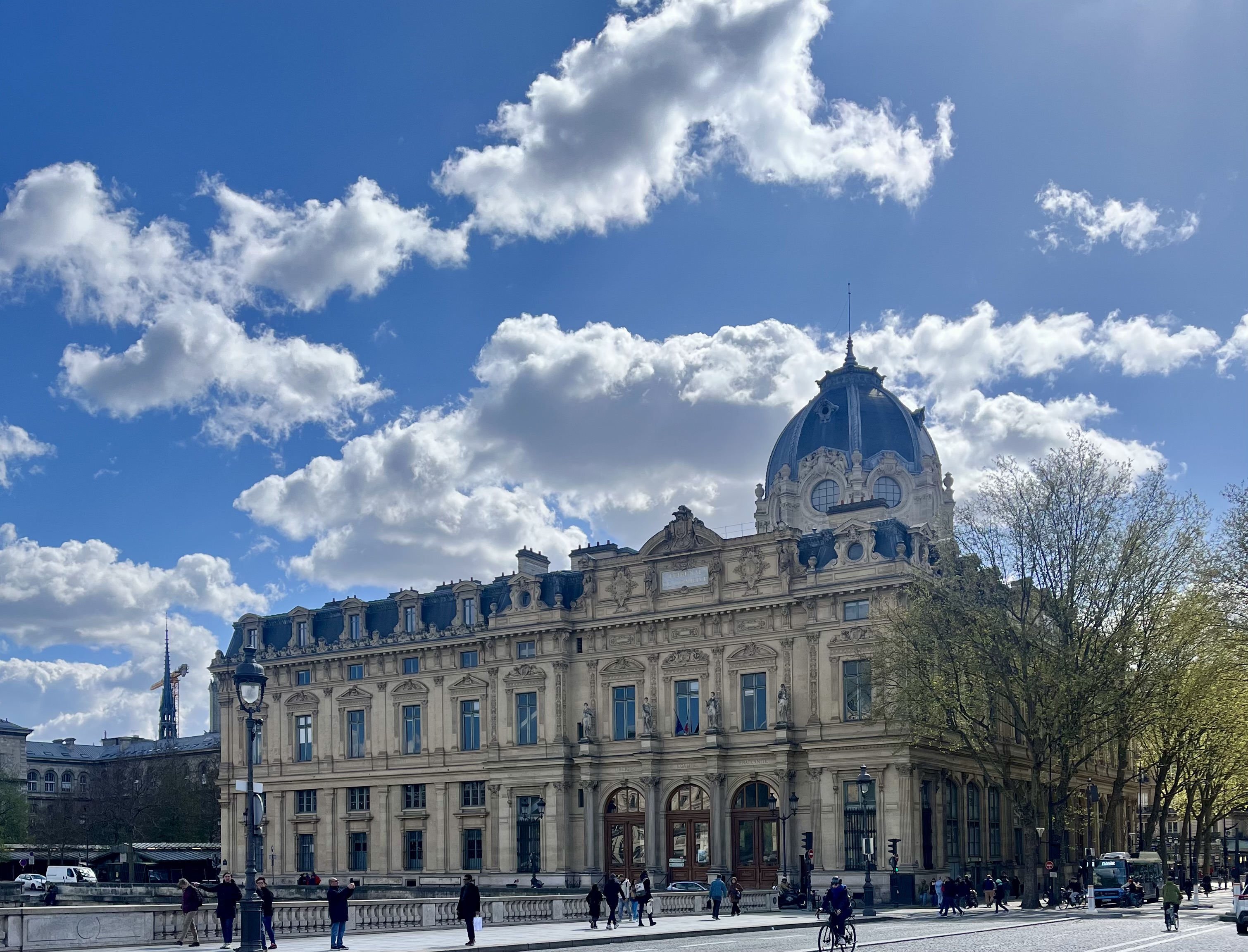 Tribunal des activités économiques de Paris — Zeyta